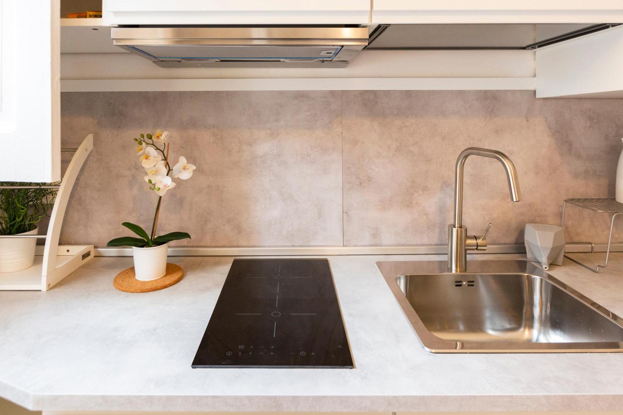 Commenda White Studio Milan Bagian luar foto